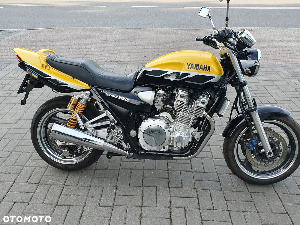 Yamaha XJR - 11