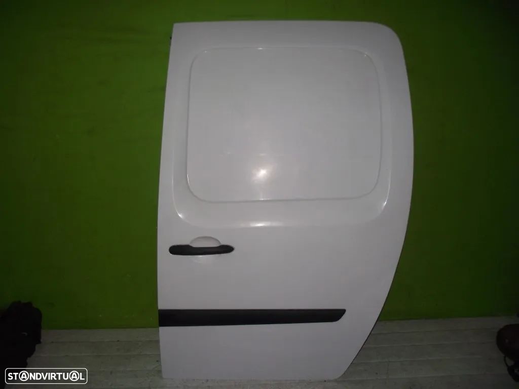 Porta Lateral Esq Renault Kangoo - 2008 / 2018 - 1