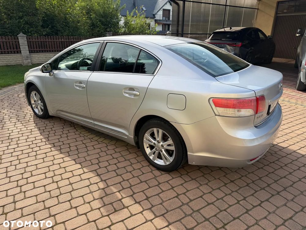 Toyota Avensis - 5