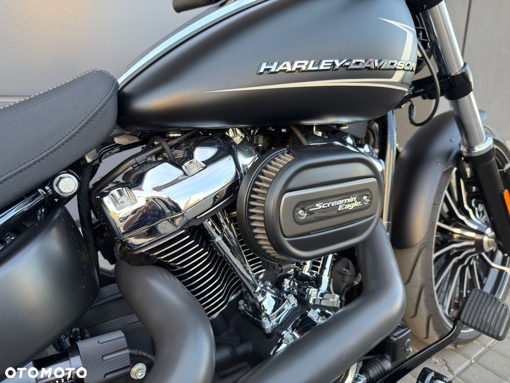 Harley-Davidson Softail Breakout - 17