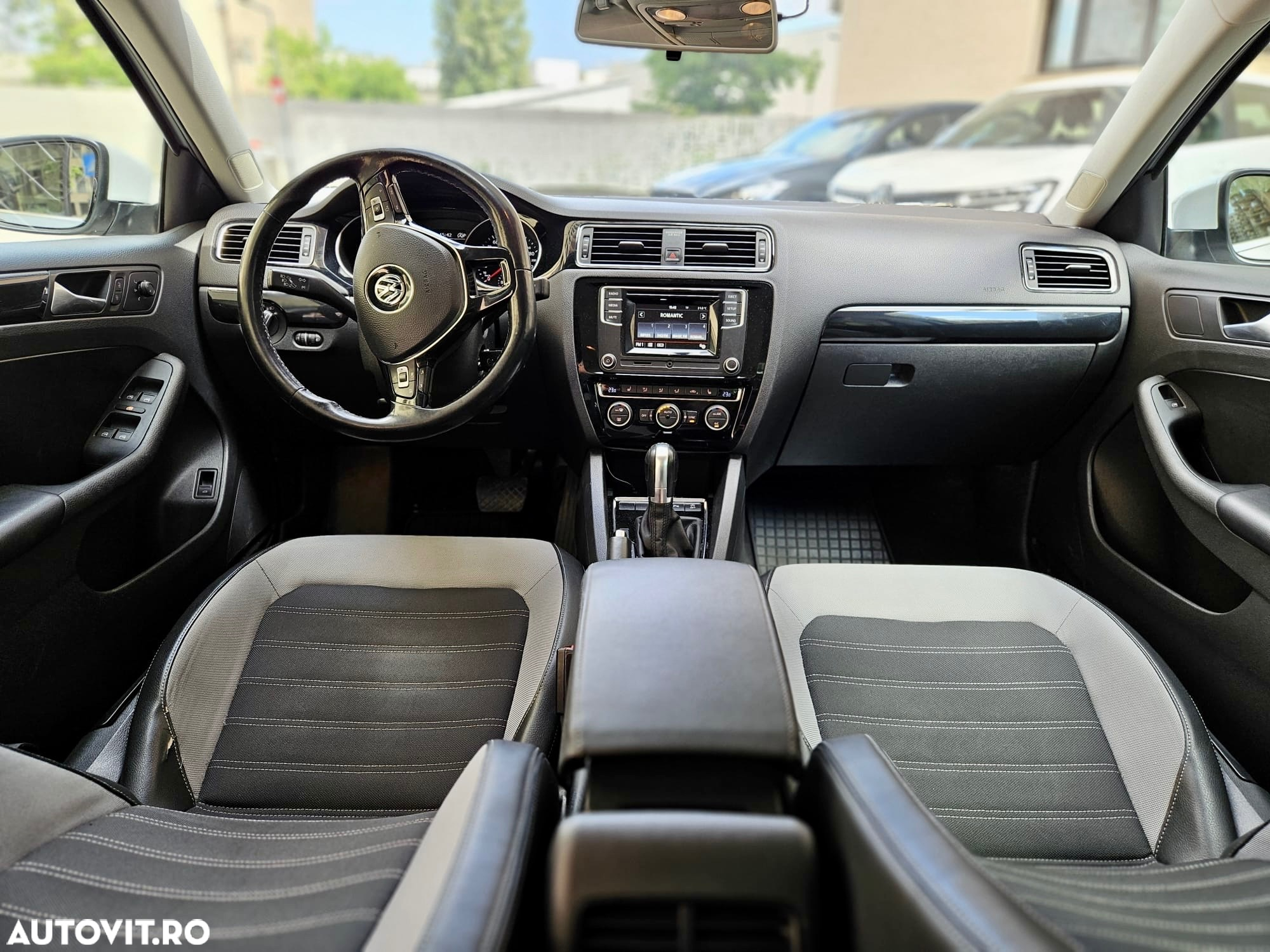 Volkswagen Jetta 2.0 TDI DSG Comfortline - 10