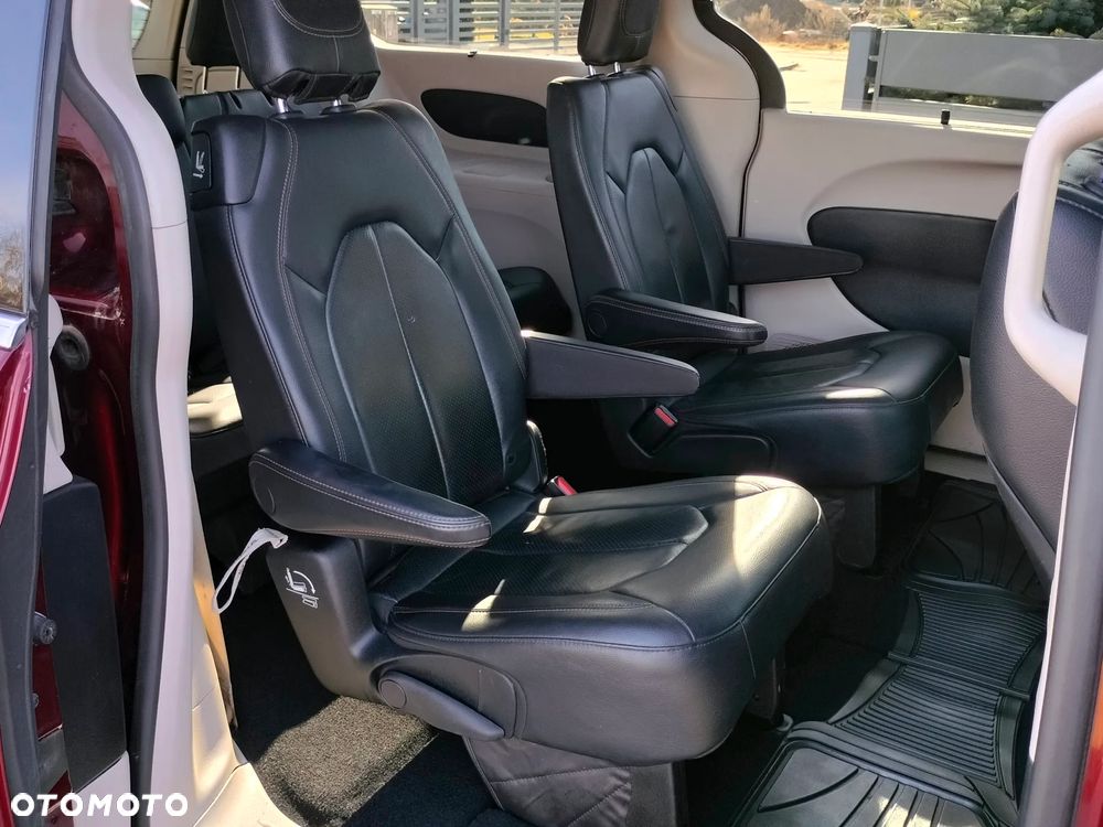 Chrysler Pacifica - 13