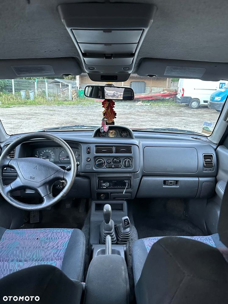 Mitsubishi Pajero 2.5 TD GLS - 10
