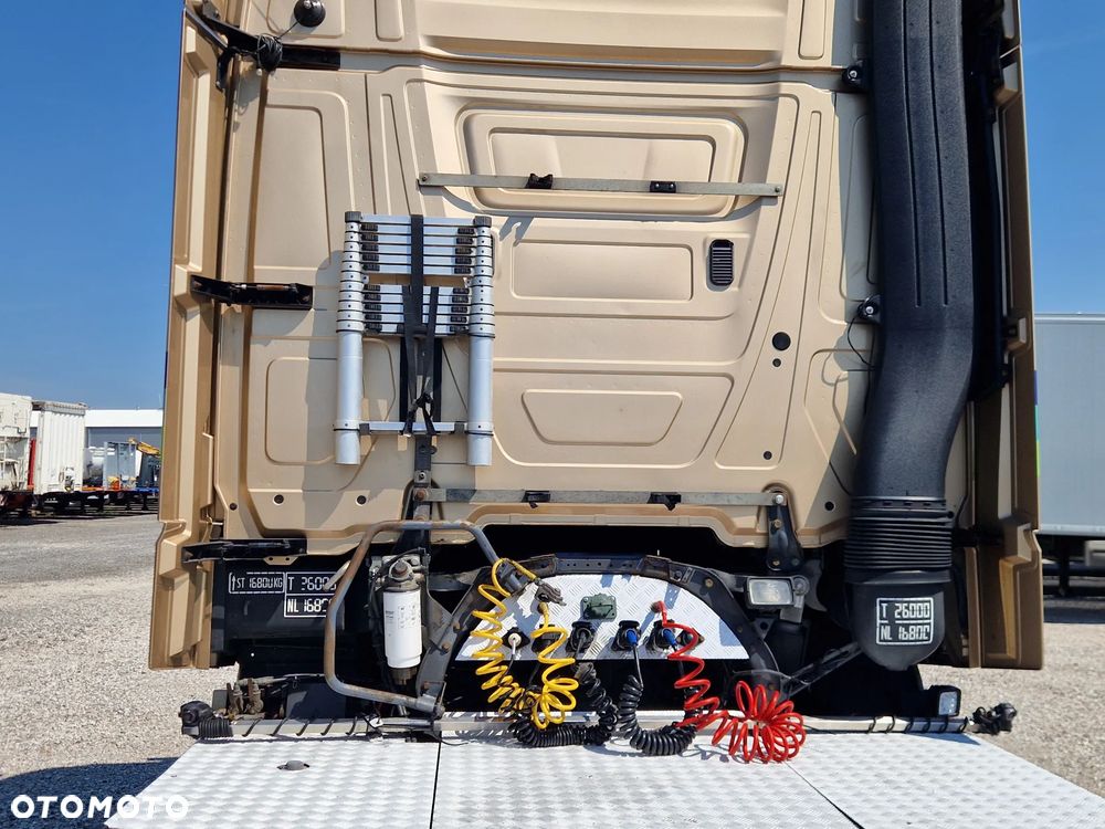 Mercedes-Benz Actros - 28