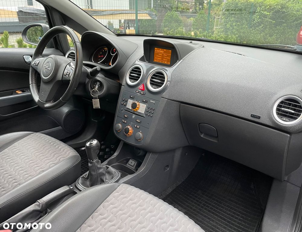 Opel Corsa 1.2 16V Cosmo - 9