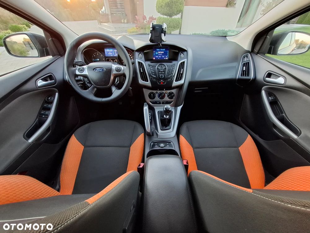 Ford Focus 1.6 TDCi DPF Champions Edition - 34