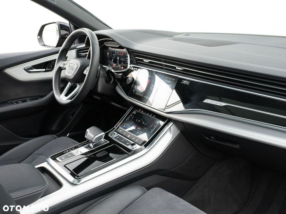 Audi Q8 - 30