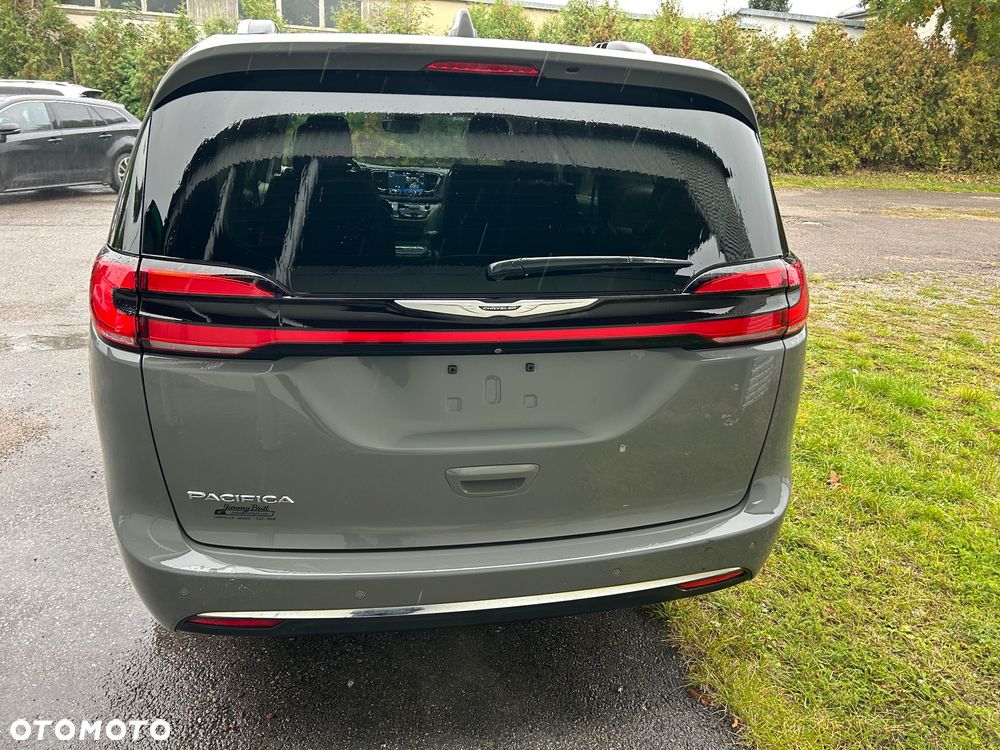 Chrysler Pacifica - 6