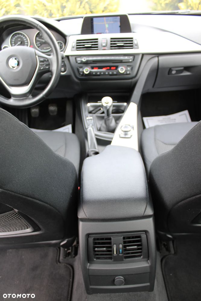 BMW Seria 3 320d DPF Edition Fleet Sport - 26