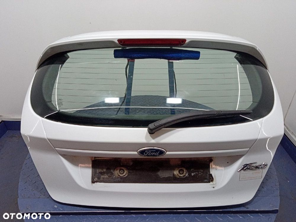 FORD FIESTA MK7 LIFT 13- TYLNA KLAPA BAGAŻNIKA  FROZEN WHITE 3D - 1