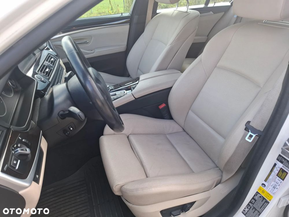 BMW Seria 5 535i xDrive Sport-Aut - 27