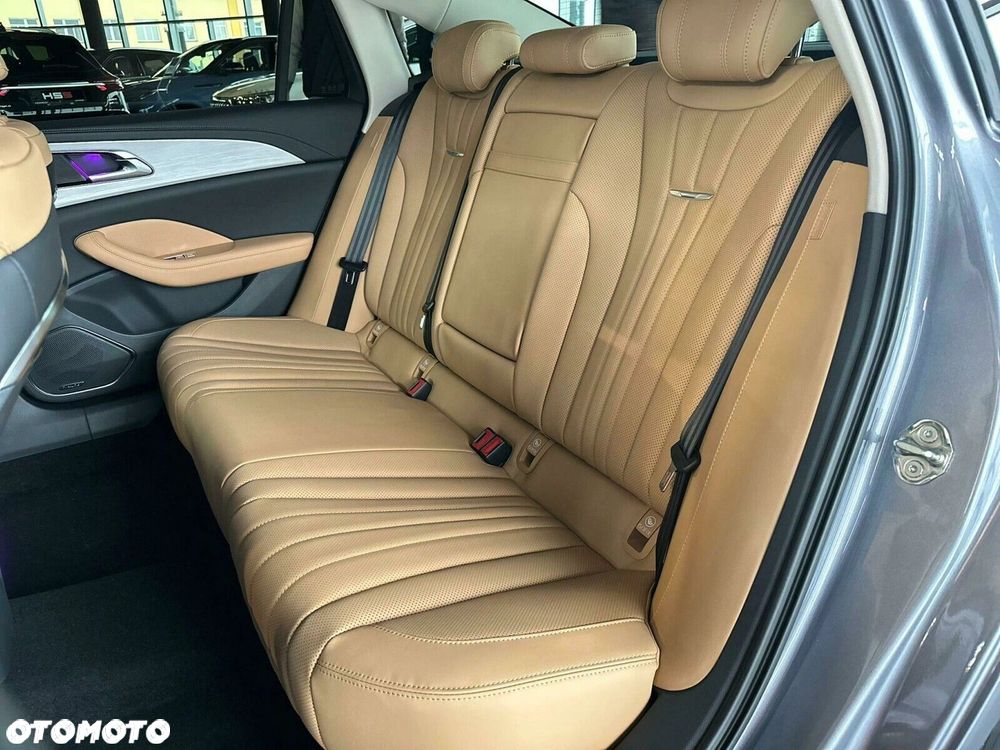 Hongqi H5 - 10