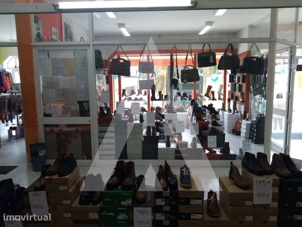 Sapataria para trespasse, no centro de Águeda! - Grande imagem: 5/18