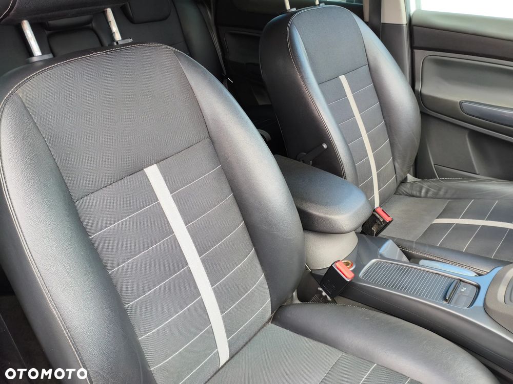 Ford Kuga 2.0 TDCi 4x4 Titanium - 29