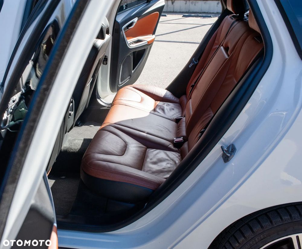 Volvo V60 T6 AWD Summum - 24