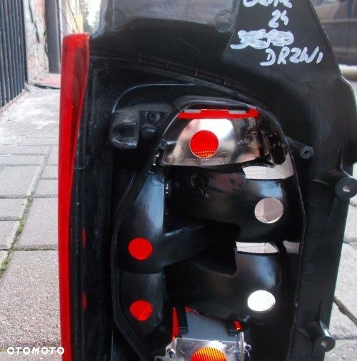 VW T5 LIFT 2009-2015 DRZWI PRAWA TYLNA LAMPA ZAMIENNIK - 4