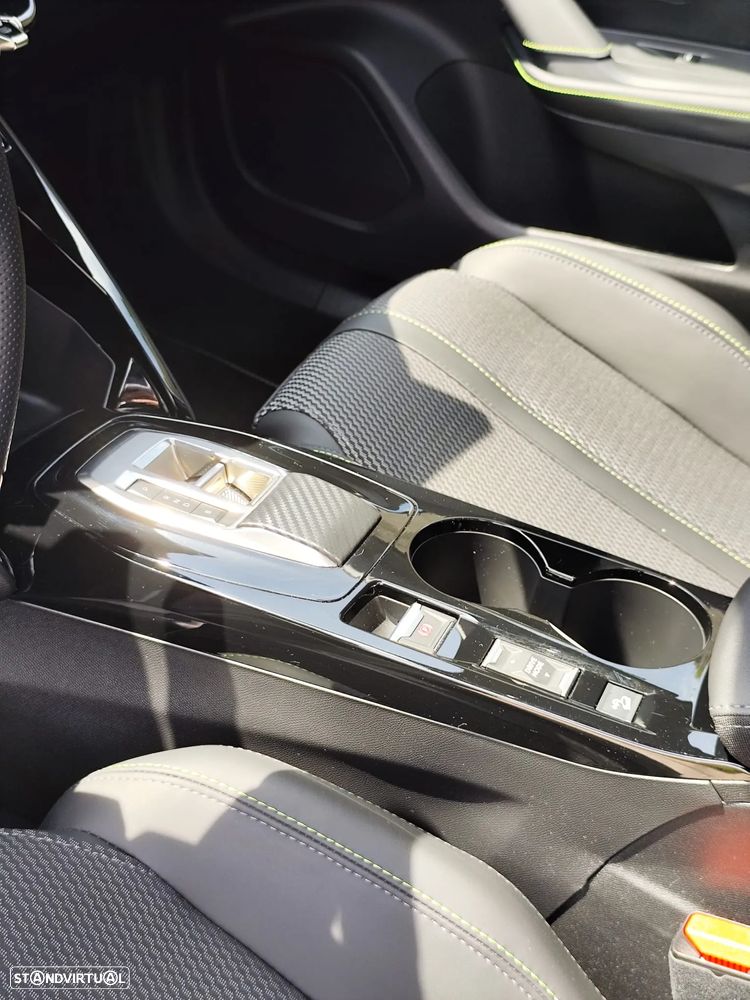 Peugeot e-2008 50 kWh GT - 8