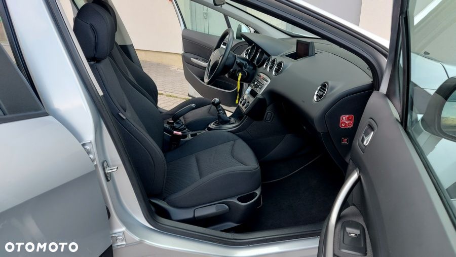 Peugeot 308 HDi FAP 110 NAVTEQ ON BOARD - 16