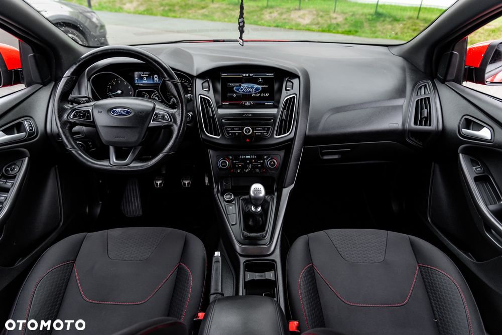 Ford Focus 1.5 EcoBoost ST-Line - 25