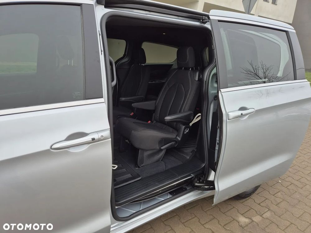 Chrysler Pacifica - 22
