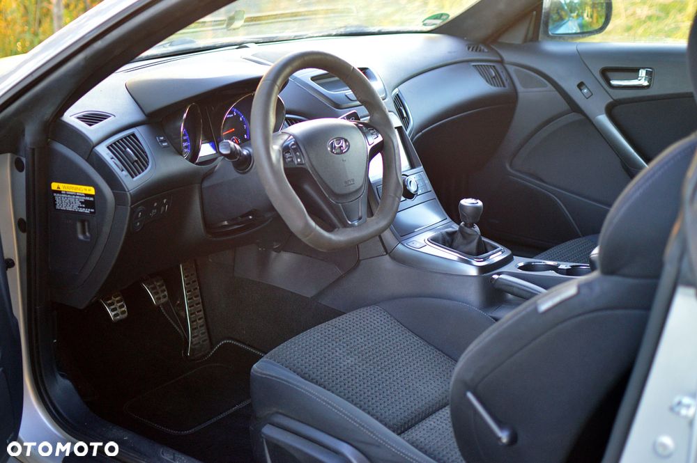 Hyundai Genesis Coupe - 11