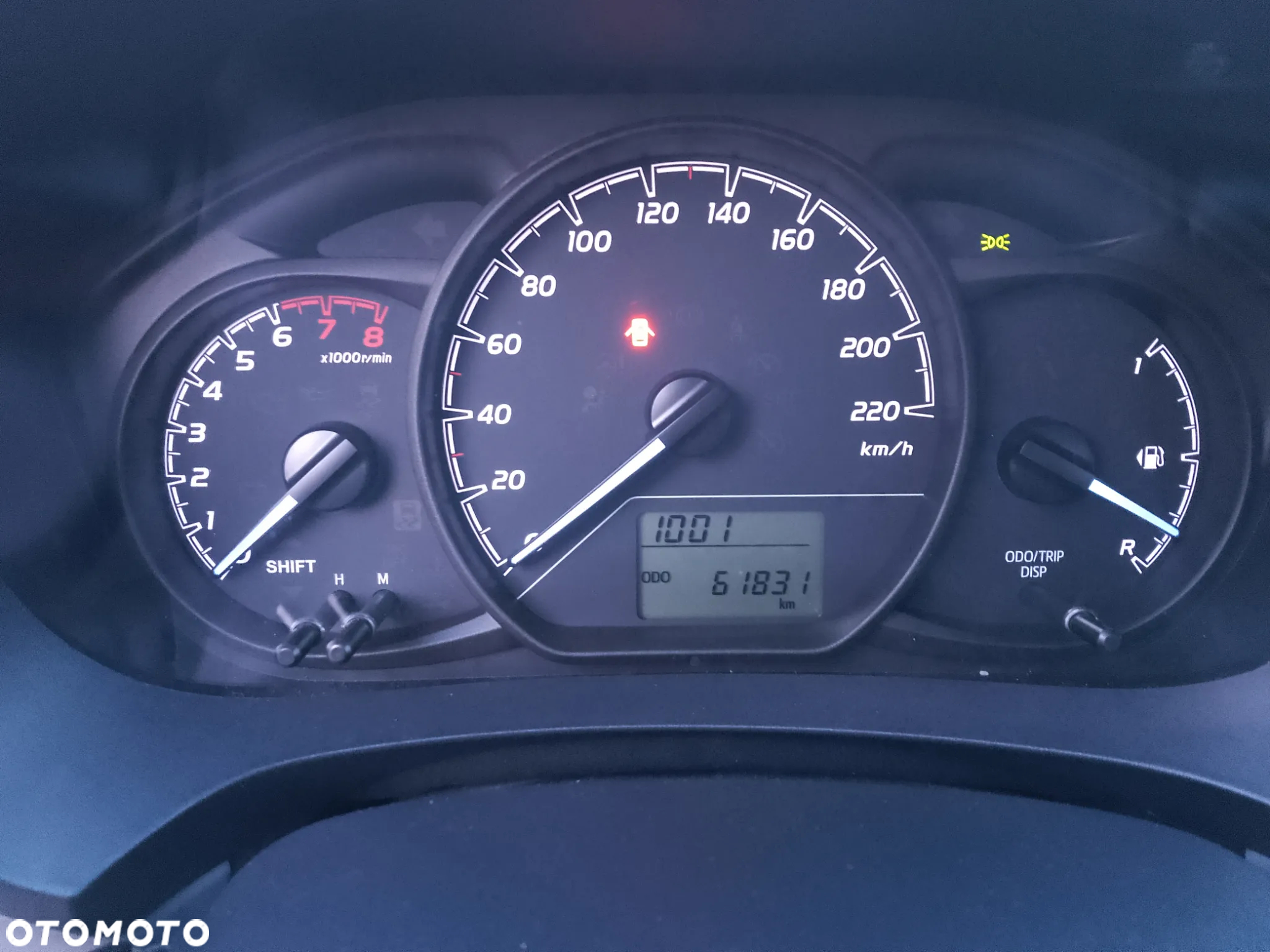 Toyota Yaris 1.0 Premium - 16
