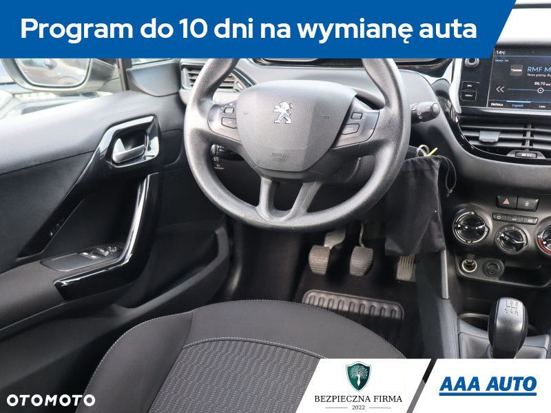 Peugeot 208 - 8