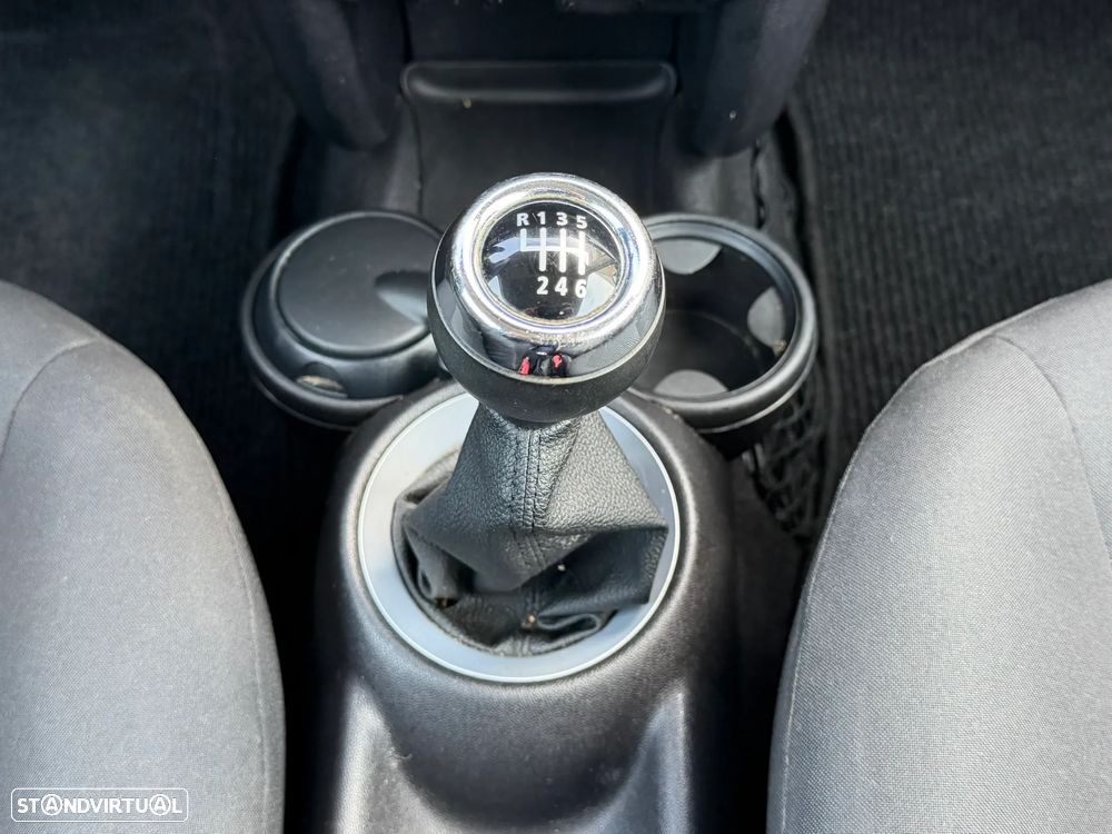 MINI 3 Portas One D - 12