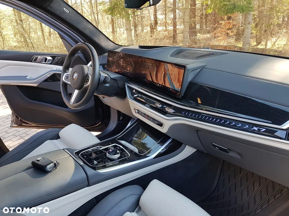 BMW X7 - 7