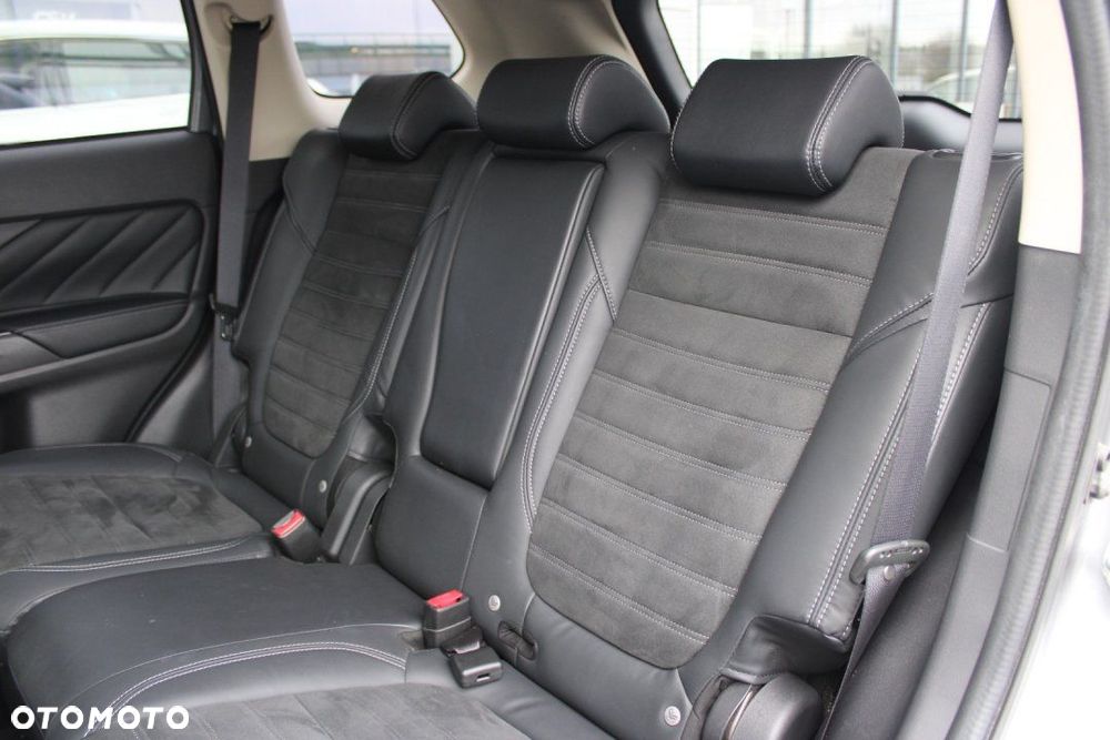 Mitsubishi Outlander - 22