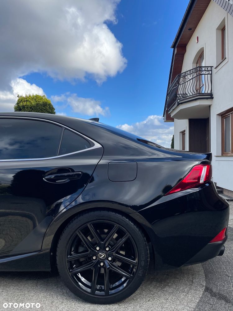 Lexus IS 200t F Sport - 8