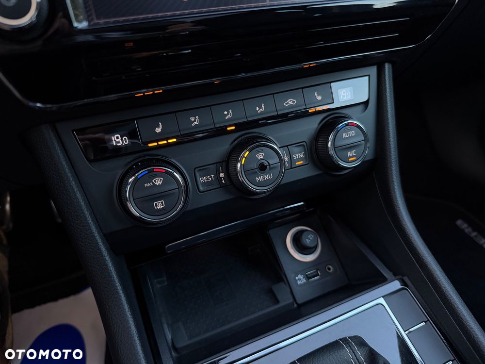 Skoda Superb 2.0 TDI Sportline DSG - 35