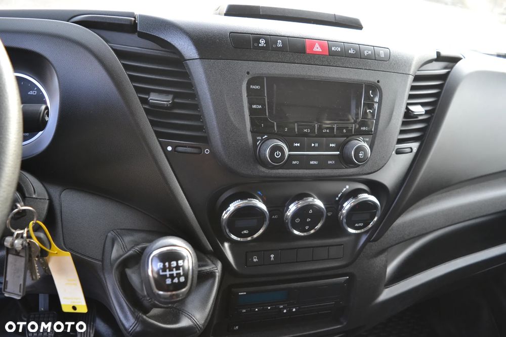 Iveco Daily 72C18 70C18 Skrzynia ładunkowa 5,6m + żuraw DN 6.0 S3 Sterowanie radiowe SCANRECO HDS Fassi Palfinger Hiab HMF HC - 18