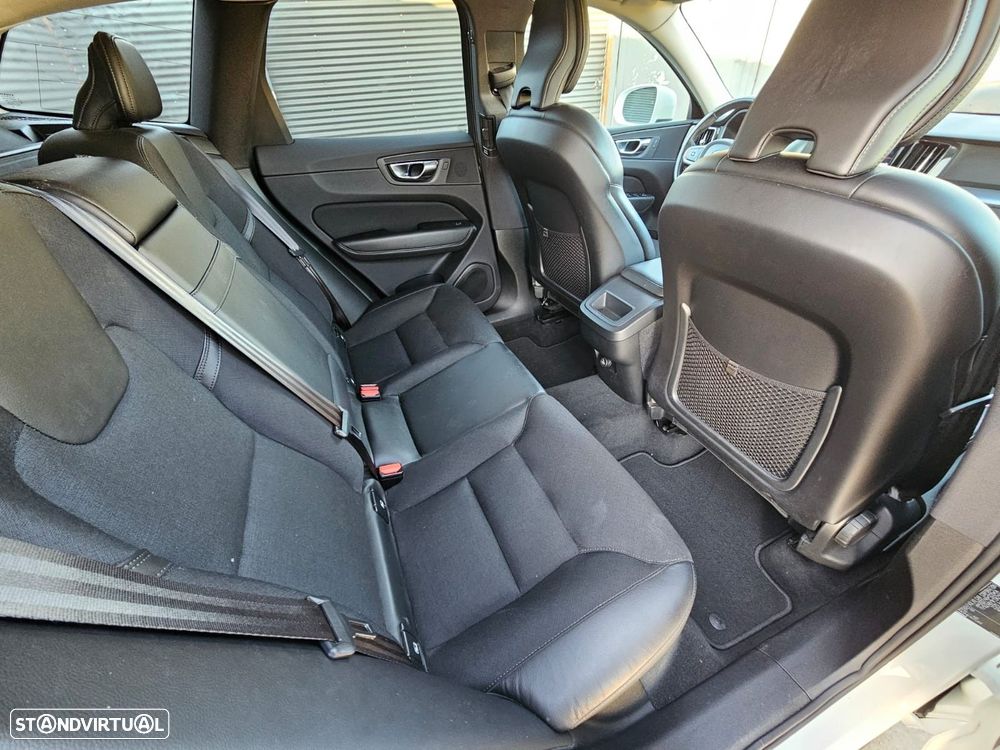 Volvo XC 60 2.0 D4 Momentum - 21