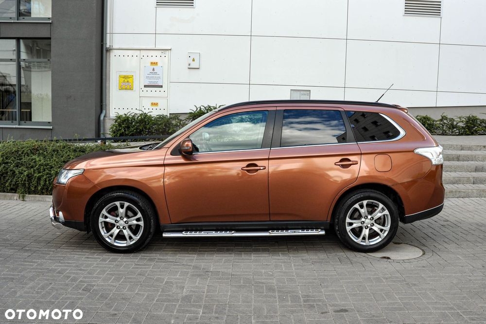 Mitsubishi Outlander - 2