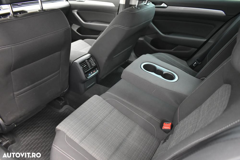 Volkswagen Passat 2.0 TDI DSG Comfortline - 23