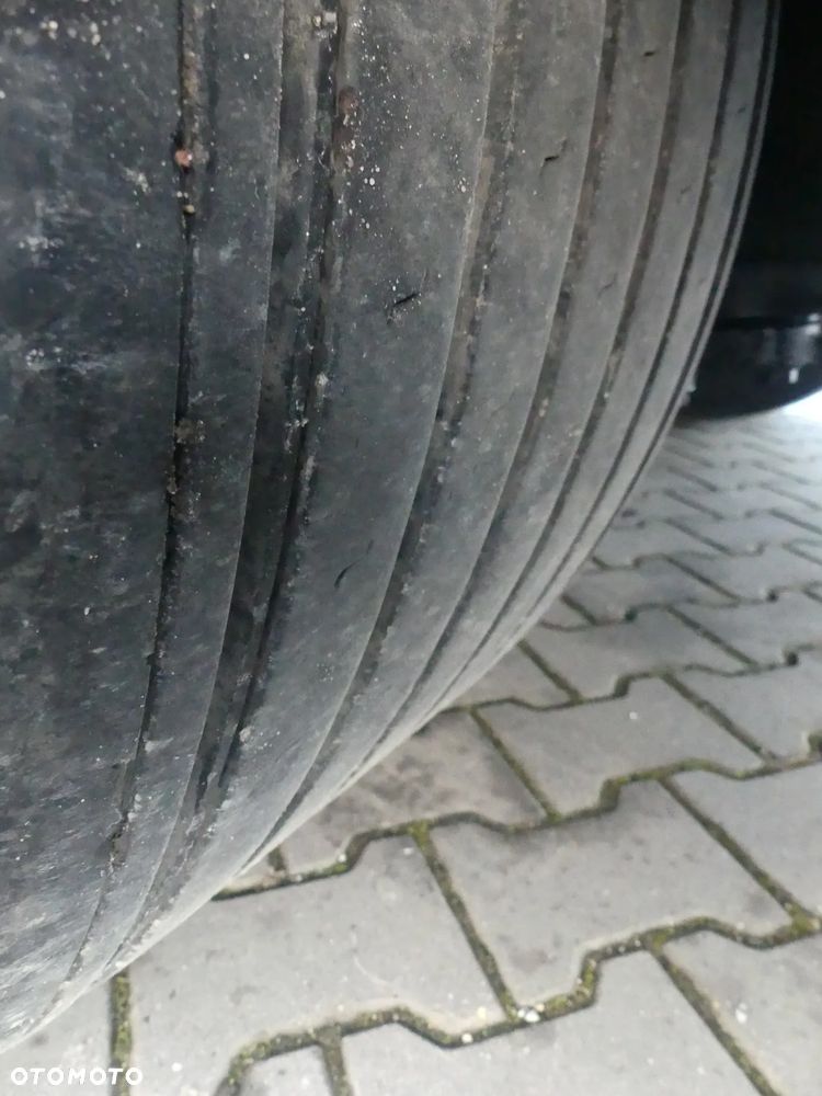 Kassbohrer MEGA / FIRANKA / OŚ PODNOSZONA / 3 SZTUKI / - 24