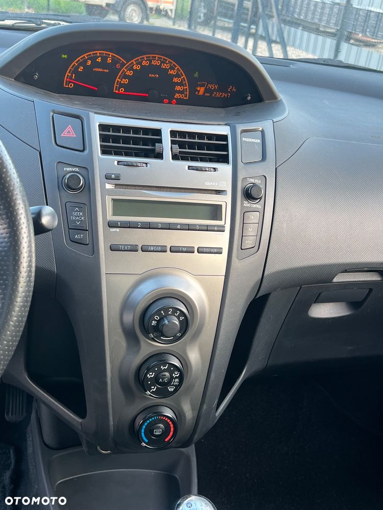Toyota Yaris 1.4 D-4D Cool - 12