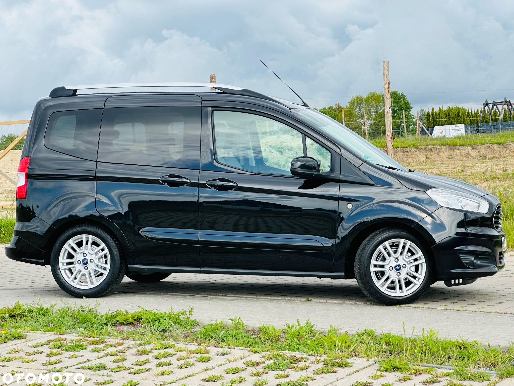Ford Tourneo Courier 1.0 EcoBoost Titanium - 4