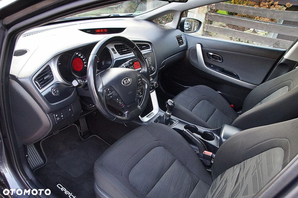 Kia Ceed 1.4 CVVT Attract - 12
