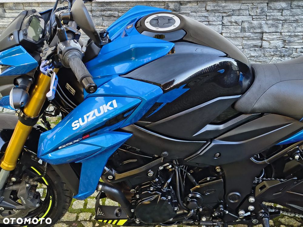 Suzuki GSX - 24