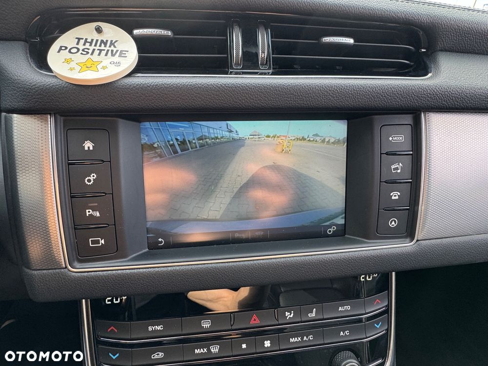 Jaguar XF 2.0 i4D Prestige - 23