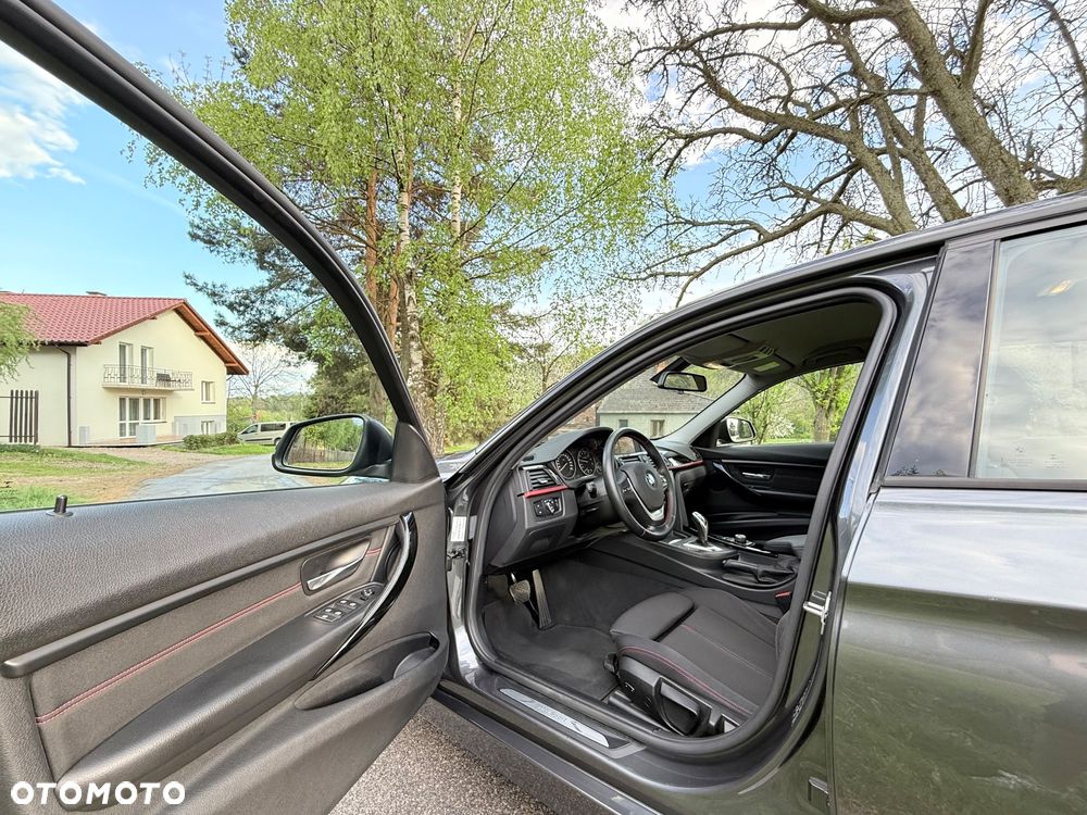 BMW Seria 3 328i xDrive Sport Line - 13