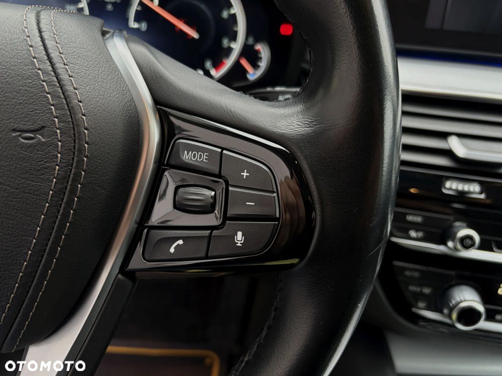 BMW Seria 5 520d - 25