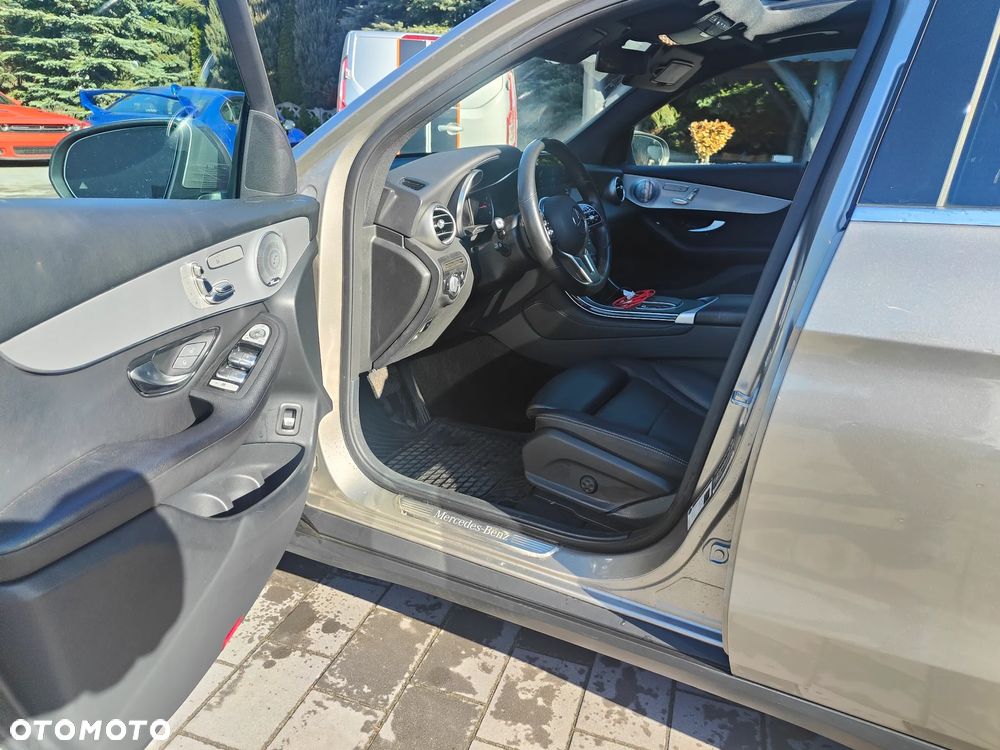 Mercedes-Benz GLC 300 4Matic 9G-TRONIC AMG Line - 10