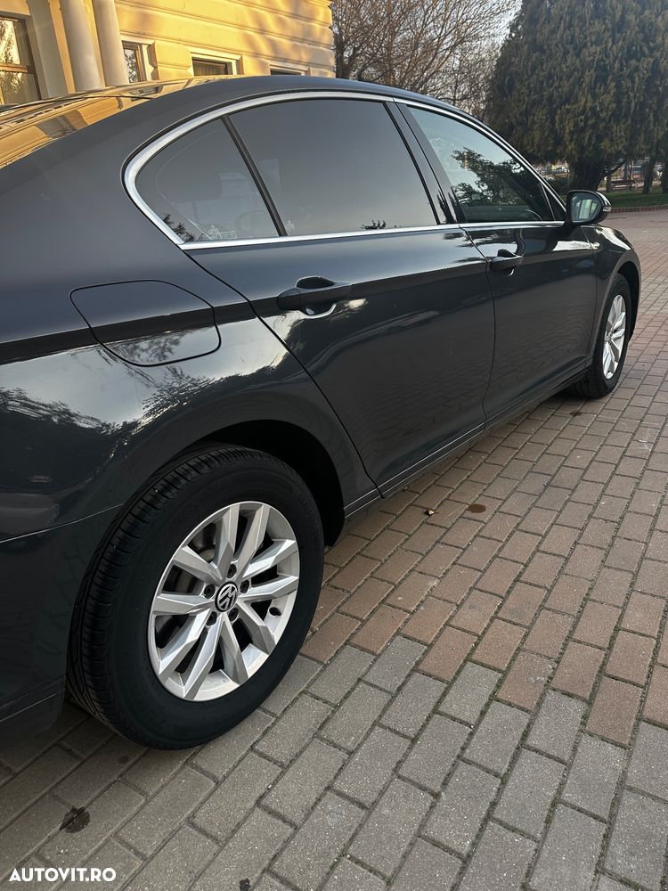 Volkswagen Passat 2.0 TDI Comfortline - 8