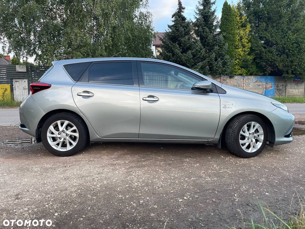 Toyota Auris Hybrid 135 Premium - 2