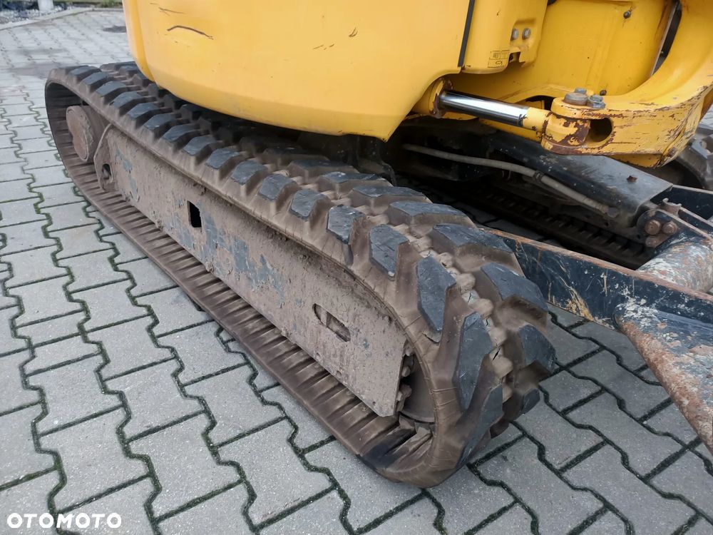 Komatsu PC26MR-3 - 15