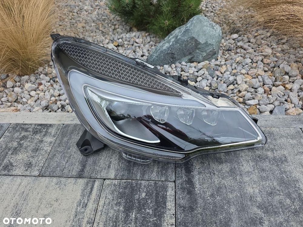 CITROEN DS3 LIFT Lampa prawa przód Bi-Xenon Dynamic Led 89909111 - 2