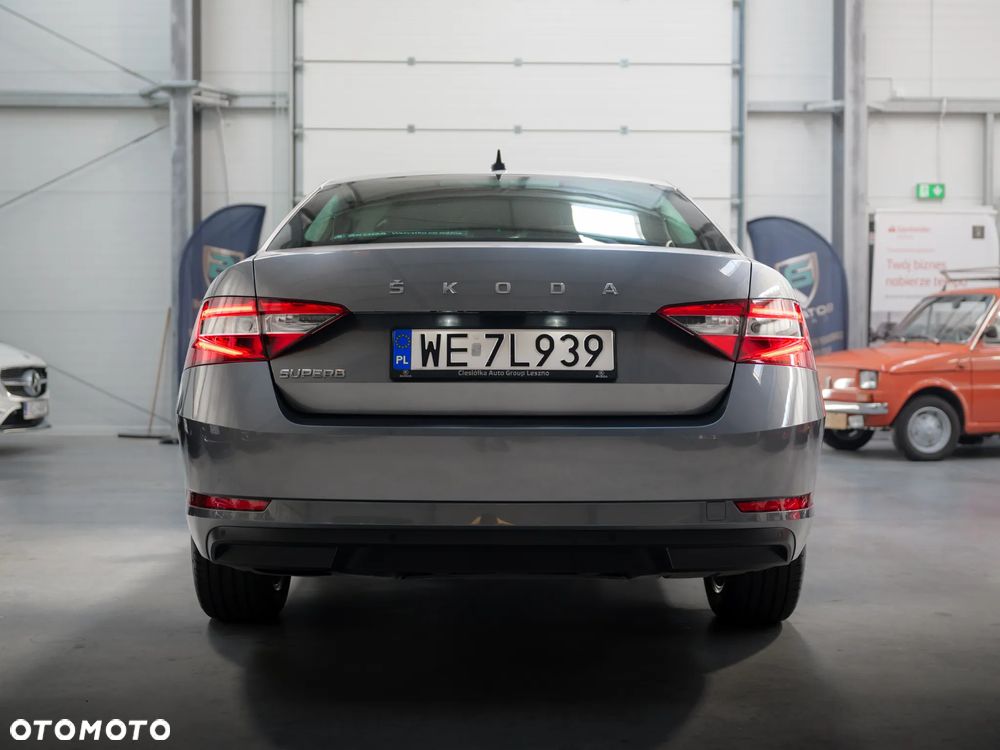 Skoda Superb 2.0 TDI SCR Ambition - 9